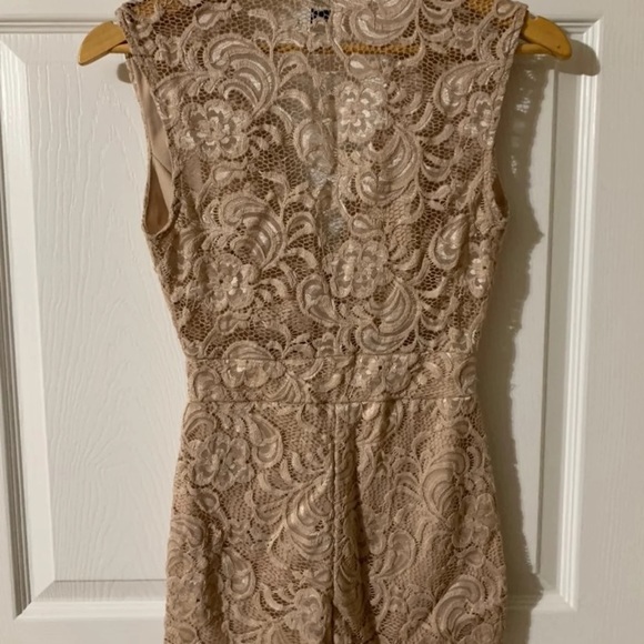Windsor Beige Lace Short Set Romper Size Small - Picture 2 of 4